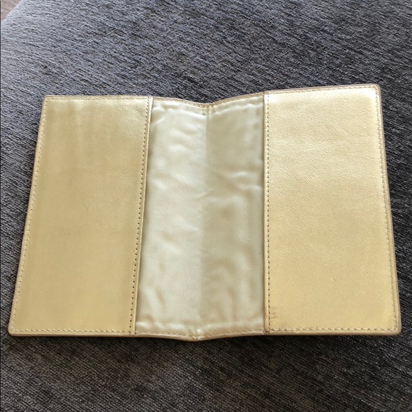 NWT Neiman-Marcus Passport Cover Gold Leather - Picture 3 of 5